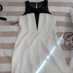 Forever 21 - En jättefin klänning från forever 21. Är i mycket bra skick. Använd en gång bara.