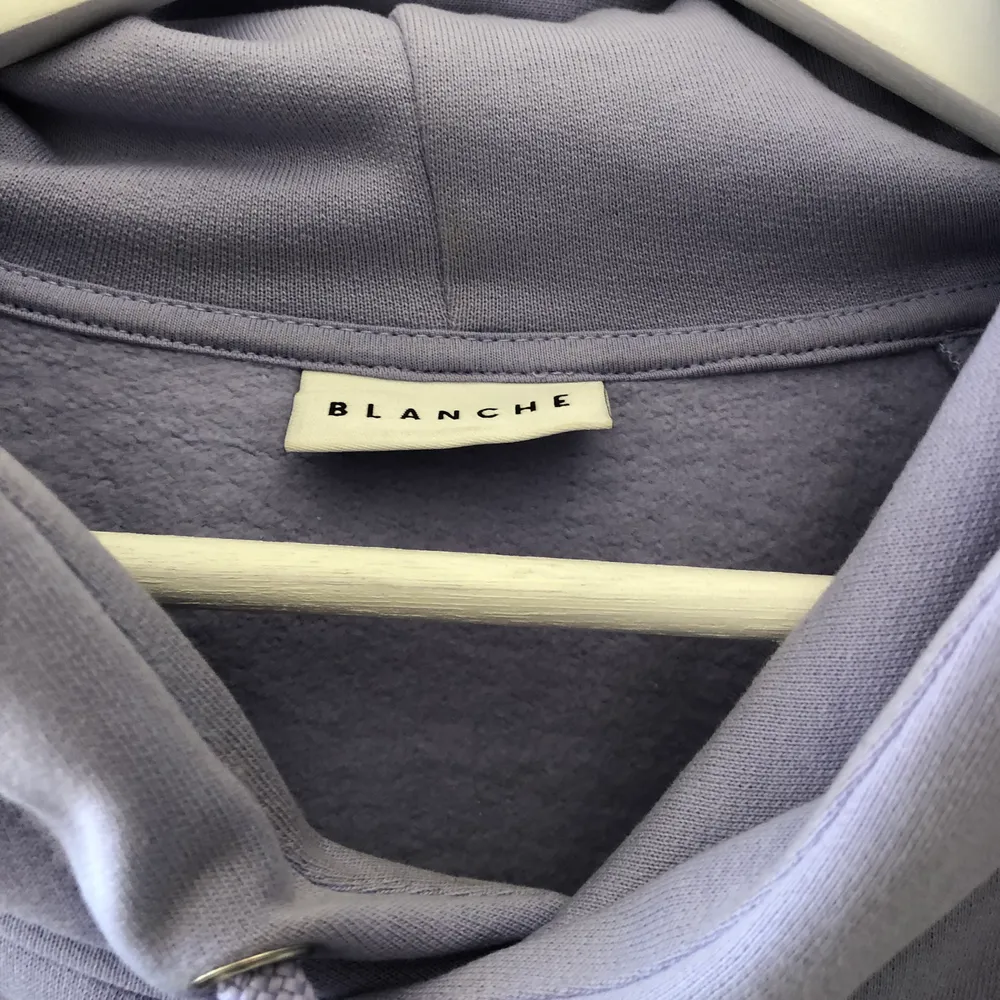 Super fin hoodie från Blanche, lila/lavendel färgad.  Stl. M  Endast använd ett fåtal gånger.. Hoodies.
