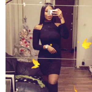 Svart Klänning  - Svart Klänning off Shoulders i Strl S