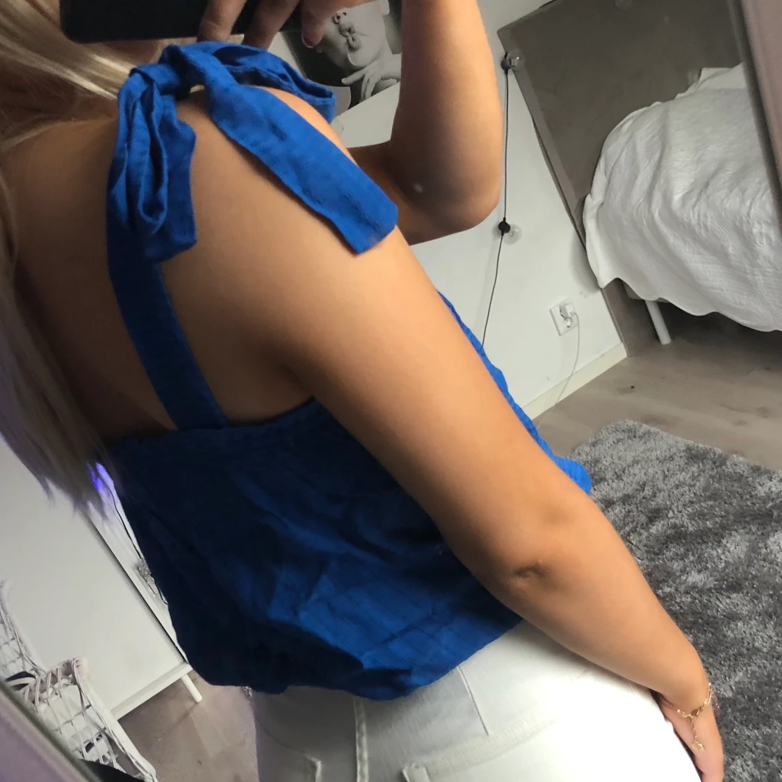 Blått linne med rosetter  - 91