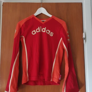 Adidas retro tröja, storlek 34 - Retro Adidas tröja. 🌻