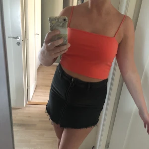 Korallfärgat linne från Gina  - Storlek L men passar även M. Använt endast 1 gång ❤️