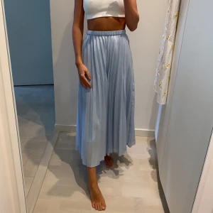 Oanvänd kjol - Frakt tillkommer 63kr