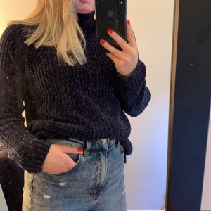 Stickad tröja - Mysigaste tröjan men polokrage från cubus. Supermjukt material så väldigt skön men kommer tyvärr inte till användning längre. Köpare står för frakt💕