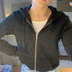 . - vanlig basic luvtröja från hm, jättefin och trendig💕 