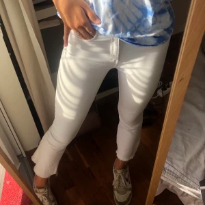 Kickflare jeans - Vita kickflare från zara