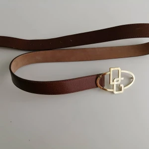 Dolce & Gabbana belt 95cm - Very good condition, very small scratches on the metal part, the skin is perfect 100% authentic The size is 100cm to the last hole, width 3 cm