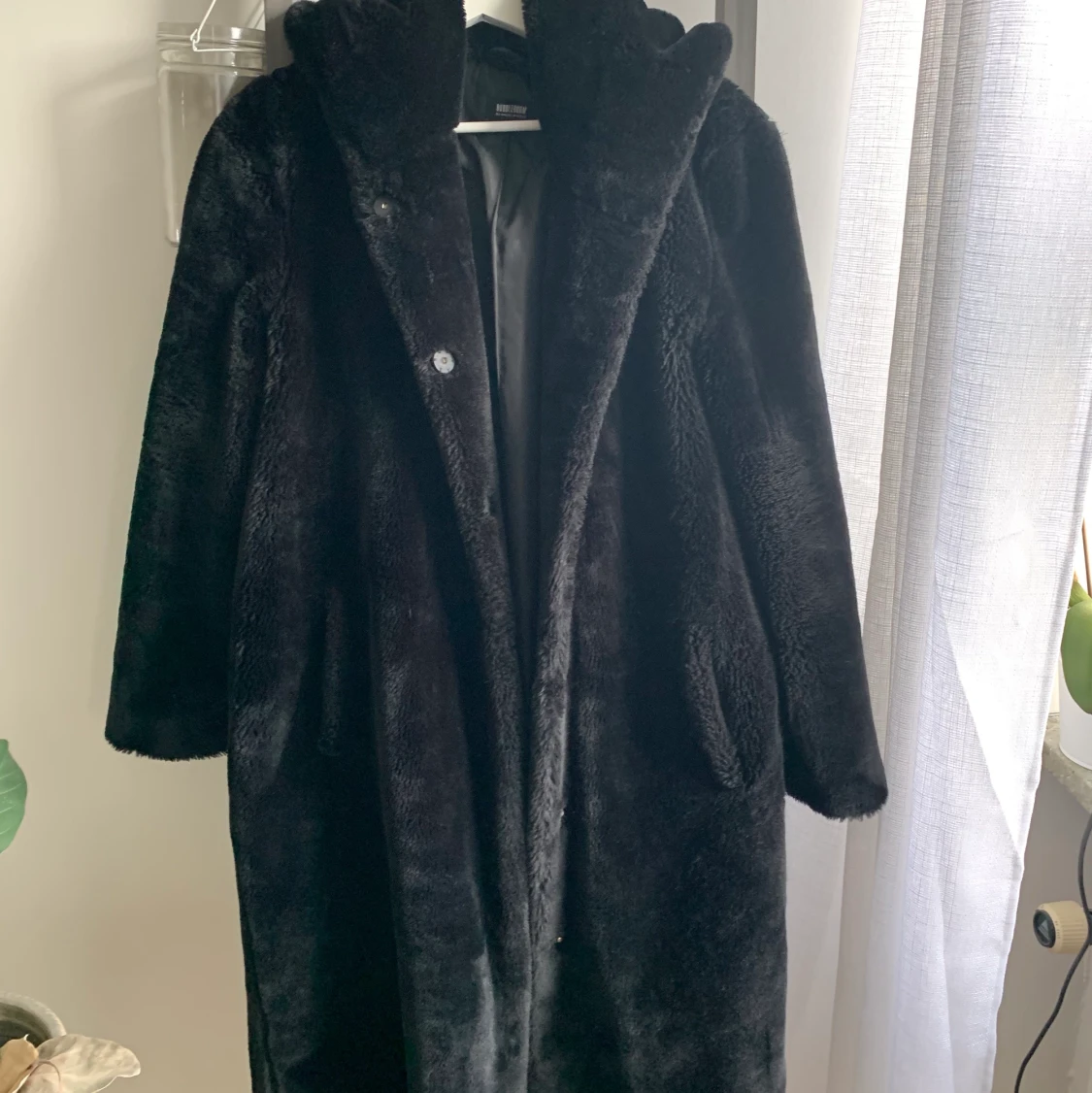 Lång pälsjacka med stor luva - 91