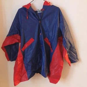  - Disney Musse Pigg regnjacka i gallon 