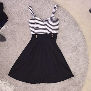  - Jättesöt klänning som aldrig kommit till användning