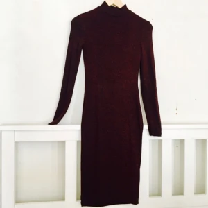  - Superfin klänning från Vera & Lucy. Otroligt stretchig med tanke på att den sitter rätt tight på mig en XS trots att den är storlek medium. Frakten ingår i priset.