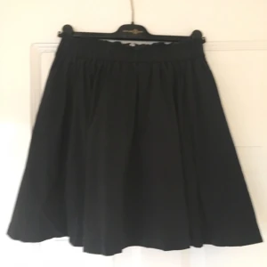  - Kjol inköpt på MQ från 365 Sunshine. 