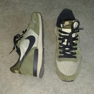  - Nike internationalist i strl 41. Är inte alls mycket använda så är i väldigt fint skick. Jag tror de även skulle passa för strl 40-40 1/2. Kan skickas eller avhämtas i Göteborg!