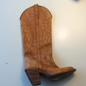  - Coola cowboy boots men klack köpta second hand, aldrig använda