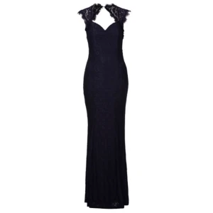  - Säljer en helt ny marinblå klänning i spets från Nelly. Med lapparna kvar. Storlek 32. Passar perfekt till balen. Nypris 799. Kan lägga in/skicka fler bilder