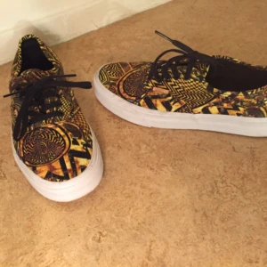  - Vans sko med coolt mönster, brand new! 