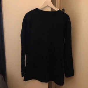 Sweatshirt - Från Nakd, fint skick endast använd ett par gånger.