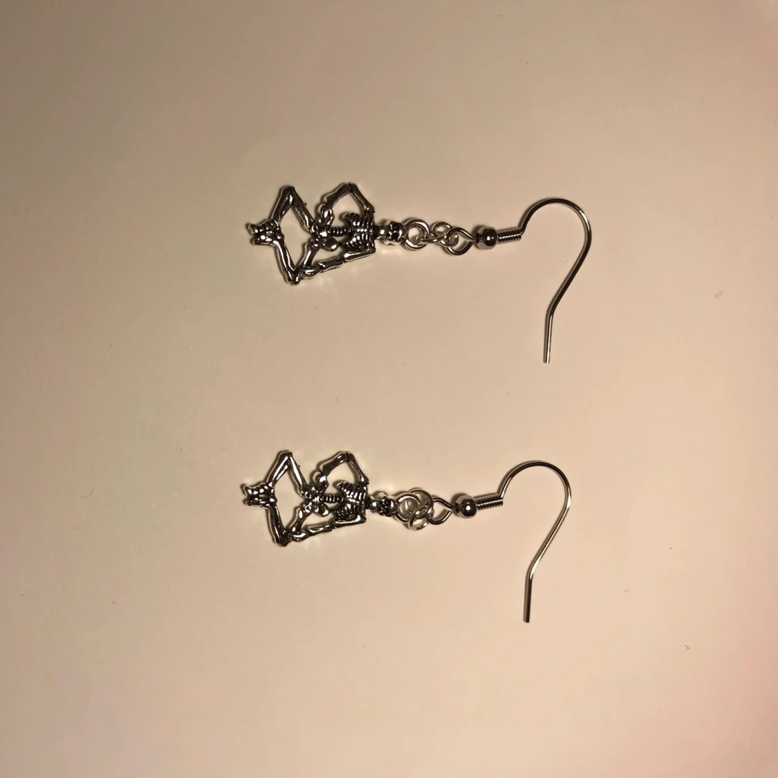 Skelett sett med örhängen och halsband  - 90