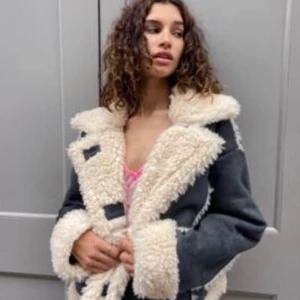 Jacka från Urban Outfitters - Säljer denna jättefina jackan från Urban Outfitters. Jackan var lite för kort för min smak så väljer därför att sälja den. Priset kan diskuteras! 