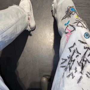 G-star Jeans  - ”BUD FRÅN 400, höjs med 50kr”De absolut häftigaste jeansen på marknaden. De kommer från G-star men är customs så detta paret är de ända som ser ut såhär! Frågos osv via medelande, tar även bud privat/kommentar DONT SLEEP