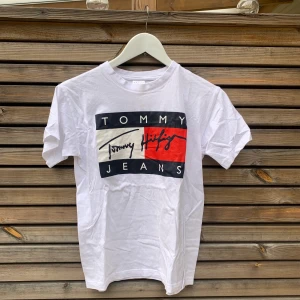 Tommy Hilfiger T-Shirt - Fin T-shirt som tyvärr blivit för liten