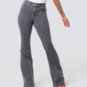 Säljer dessa stretchiga jeans från AFJxNAKD. Dessa är slutsålda på hemsidan och kommer inte komma in igen. Aldrig använda endast testade! Nypris 499kr. Köparen står för frakten!