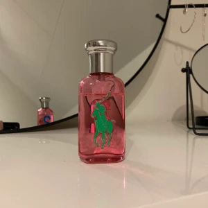 Ralph Lauren parfym - Den godaste ralph lauren parfymen nr 2, men som tyvärr inte kommer till användning. Använd lite! 💕 luktar sött och fräscht