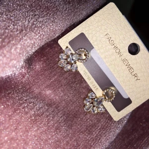 Örhängen i äkta silver! - Örhängen i äkta silver, finns i 4 olika modeller!🌟🌹