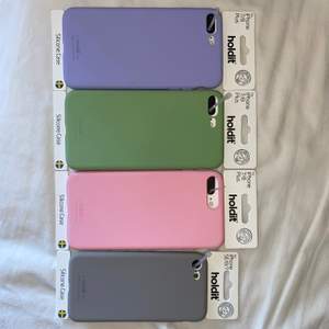 Helt nya, oöppnade mobilskal i silikon från Holdit, säljer en för 89kr/st (nypris 149kr) eller två för 169kr. Lila, grön och rosa är för iPhone 7/8 Plus, grå är för iPhone SE/8/7. Frakt tillkommer (11kr). / Grönt och rosa är sålt! 