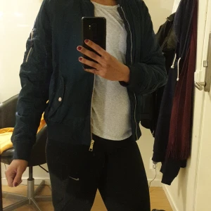 Bershka Jumper size L - Jacket got a beautiful shade of sacramento green visible when you move. Selling it since I lost weight it is  in awesome condition zipper pockets the quality is just 100% thou I had it for a year now not suitable to wear alone in the cold but looks cool to wear on top of hoodies. Text for more pictures