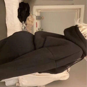 Mjukis sätt - Jätte skönt mjukis sätt endast provat aldrig använt. Båda delarna är i storlek M prislapp finns kvar, går att köpa en del av sättet också🤎