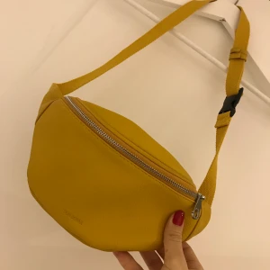 Dondonna magväska - Säljer eftersom att jag inte har någon användning för det längre 🤗 som ny! 