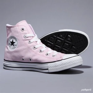 Converse  - Ljusrosa converse i str 37, fint begagnat skick. Start bud 75kr. Köparen står för frakten.🤗 Buda i kommentarerna och tveka inte på att höra av dig vid frågor🤗. Köpt direkt för 139kr!