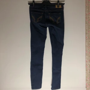 Hollister super skinny jenas  - Super skinny Jeans från Hollister, aldrog använda. Storlek w25 L29. 