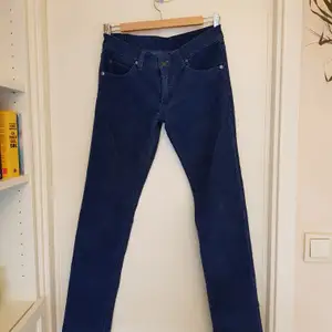 Önskar att jag kunde ha dessa supersnygga manchester jeans men icket! Fint skick! Kan hämtas upp centralt i Uppsala eller skickas (köpare står för frakt). 😊🌸