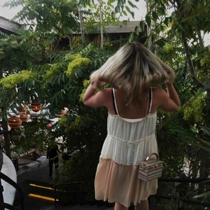  - Säljer denna snygga box-väskan från zara!