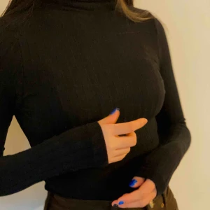  - svartribbad polo, aldrig använd!