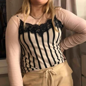  - Jättesnyggt och somrigt linne från zara🍓kan mötas upp i Karlstad annars tillkommer frakt!