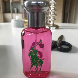  - Supergod Ralph lauren parfym säljer för att jag råkade beställa 2 och behöver bara en❤️ frakt=40
