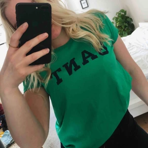  - Grön Gant t-shirt endast använd 3 gånger. Frakt tillkommer🚚 ev. Hämtas i Vänersborg 