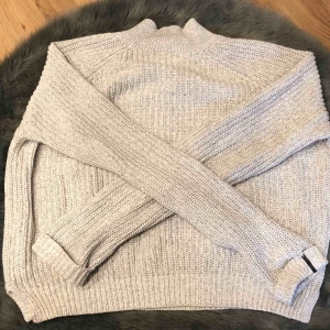  - Noisy may tröja, inköpspris - 399kr. Säljs för 100kr.