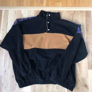  - En mysig fleecetröja från ASOS storlek L!