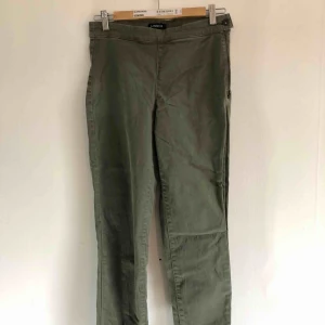  - Mörkgröna byxor 🌱 165/72A  kan mötas upp i Jönköping annars står köparen för frakten