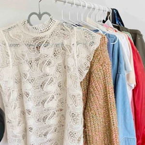  - Köparen står för frakt, kan mötas upp i Borås🌸 •Väldigt gullig blus!! •Sällan använd!! •ifrån mango •kommer ej ihåg ursprungspriset men gissar på ca 200kr• meddela för fler bilder💕