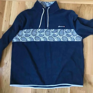  - Mysig fleecetröja från ellesse! Fint skick! Storlek 42!