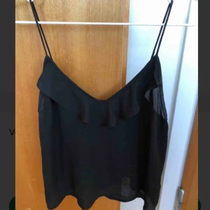  - Perfekt linne till fest eller i sommar, från Gina Tricot. Köparen står för frakten🌟🌟