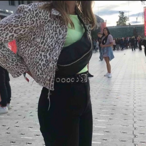  - Jacka ifrån NA-KD i stl 34 men passar även S (sparsamt använd)🥰