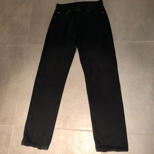 Levi’s jeans  - Levi jeans inte använda särskilt mycket. Bra kvalité. Äkta precis som mina andra varor. 
