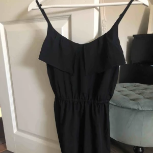  - Super söt klänning från H&M Köparen står för frakten 