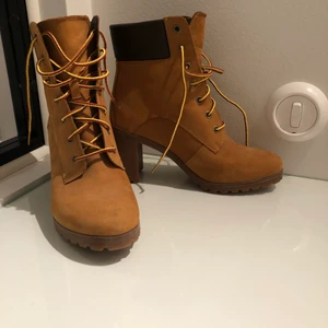 Snygga timberlands  - Snygga skor från timberlands! Nästan aldrig använda. Storlek 38. Betalas via swish och priset är inklusive frakt!😊
